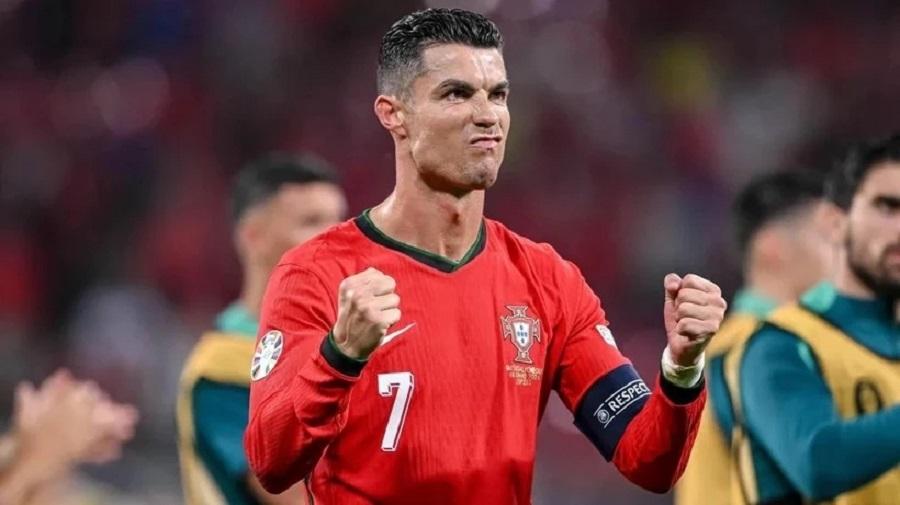 Cristiano Ronaldo là cầu thủ giàu nhất thế giới